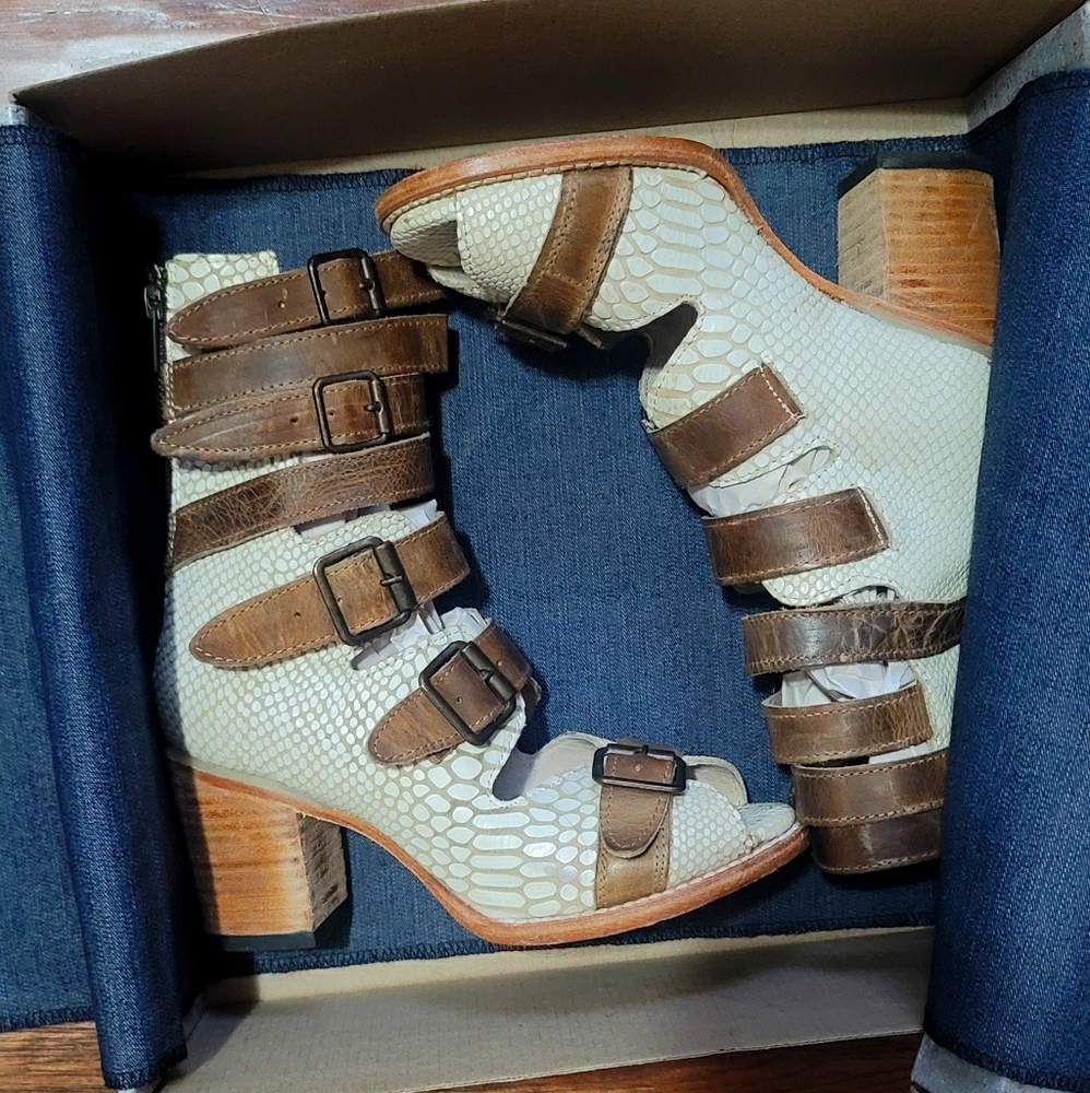 Freebird White Snake Bond Sandals Size 7
